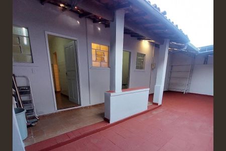 Casa à venda com 215m², 3 quartos e 2 vagas Casa à venda com 215m², 3 quartos e 2 vagasQuintal