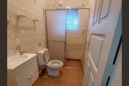 Casa à venda com 215m², 3 quartos e 2 vagas Casa à venda com 215m², 3 quartos e 2 vagasEdícula - Banheiro