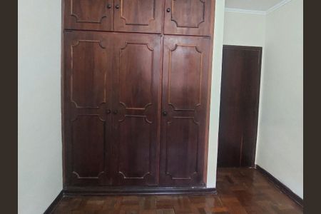 Casa à venda com 215m², 3 quartos e 2 vagas Casa à venda com 215m², 3 quartos e 2 vagasSuíte