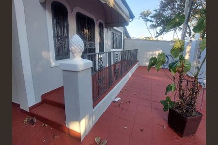 Casa à venda com 215m², 3 quartos e 2 vagas Casa à venda com 215m², 3 quartos e 2 vagasQuintal