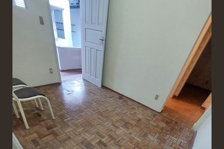 Casa à venda com 215m², 3 quartos e 2 vagas Casa à venda com 215m², 3 quartos e 2 vagasEdícula - Sala