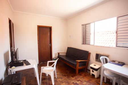 Casa à venda com 220m², 5 quartos e 2 vagasSuíte