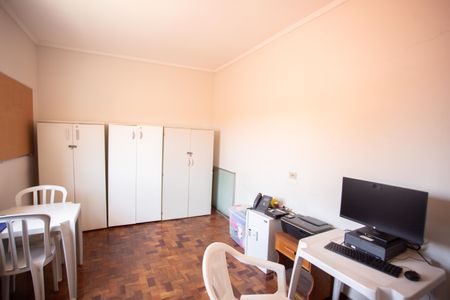 Casa à venda com 220m², 5 quartos e 2 vagasSuíte