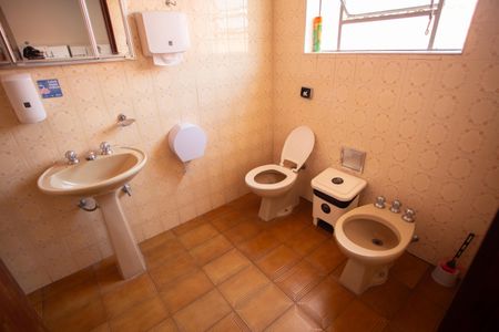 Casa à venda com 220m², 5 quartos e 2 vagasBanheiro da Suíte