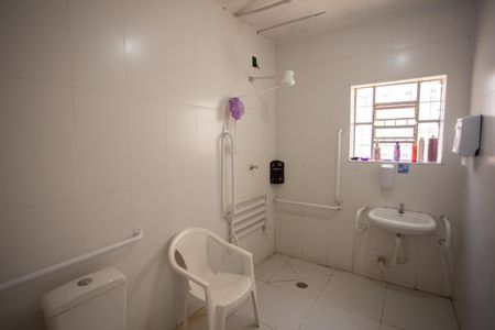 Casa à venda com 220m², 5 quartos e 2 vagasBanheiro de Serviço