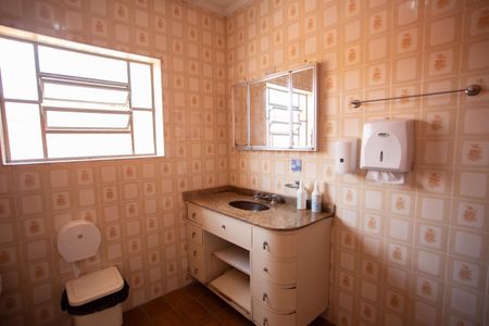 Casa à venda com 220m², 5 quartos e 2 vagasBanheiro Social