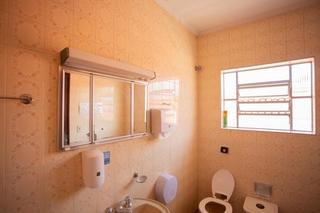 Casa à venda com 220m², 5 quartos e 2 vagasBanheiro da Suíte