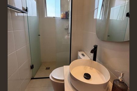 Apartamento à venda com 54m², 2 quartos e 2 vagas Apartamento à venda com 54m², 2 quartos e 2 vagasBanheiro da Suíte