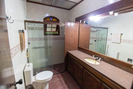 Casa de condomínio à venda com 420m², 5 quartos e 4 vagasBanheiro Social