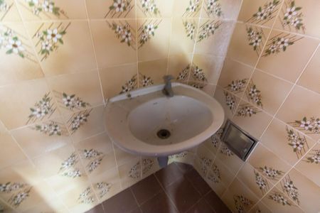 Casa de condomínio à venda com 420m², 5 quartos e 4 vagasBanheiro de serviço