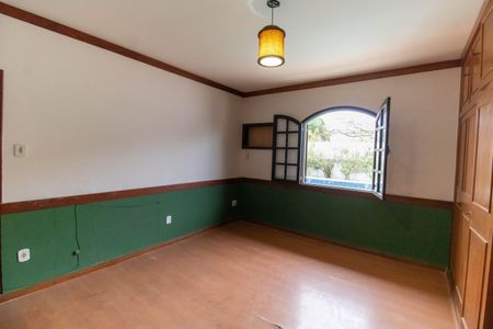 Casa de condomínio à venda com 420m², 5 quartos e 4 vagasSuíte