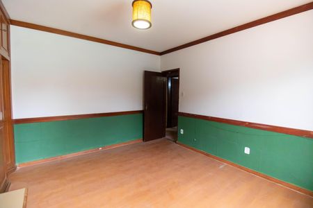 Casa de condomínio à venda com 420m², 5 quartos e 4 vagasSuíte