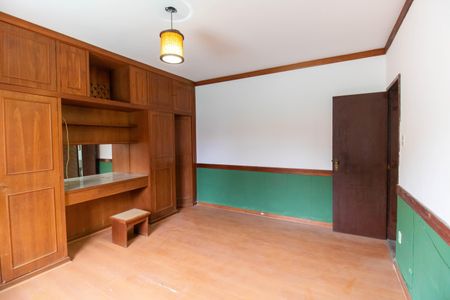 Casa de condomínio à venda com 420m², 5 quartos e 4 vagasSuíte