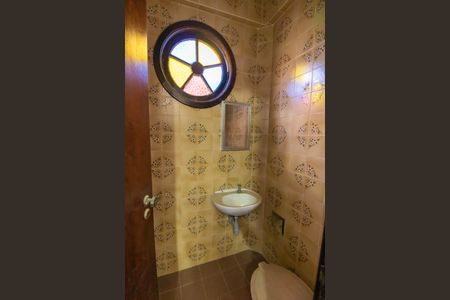 Casa de condomínio à venda com 420m², 5 quartos e 4 vagasBanheiro de serviço