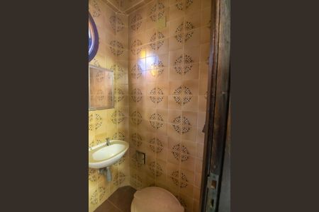 Casa de condomínio à venda com 420m², 5 quartos e 4 vagasBanheiro de serviço