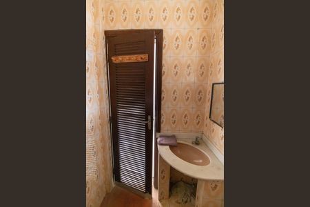 Casa de condomínio à venda com 420m², 5 quartos e 4 vagasBanheiro de serviço