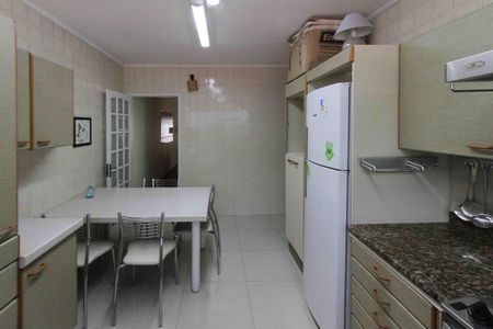 Casa à venda com 139m², 3 quartos e 4 vagas Casa à venda com 139m², 3 quartos e 4 vagasCozinha