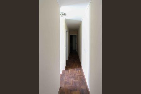 Casa à venda com 139m², 3 quartos e 4 vagas Casa à venda com 139m², 3 quartos e 4 vagasCorredor