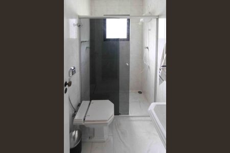 Casa à venda com 139m², 3 quartos e 4 vagas Casa à venda com 139m², 3 quartos e 4 vagasBanheiro da Suite