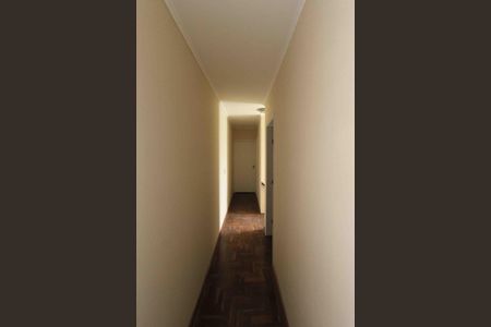 Casa à venda com 139m², 3 quartos e 4 vagas Casa à venda com 139m², 3 quartos e 4 vagasCorredor