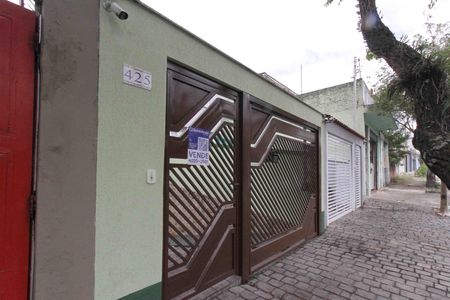Casa à venda com 139m², 3 quartos e 4 vagas Casa à venda com 139m², 3 quartos e 4 vagasFachada