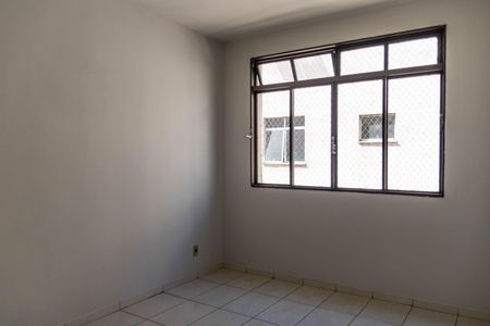 Sala de apartamento à venda com 2 quartos, 70m² em Padre Eustáquio, Belo Horizonte