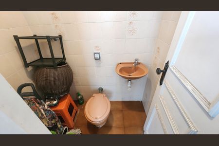 Apartamento para alugar com 250m², 4 quartos e 2 vagasBanheiro de serviço