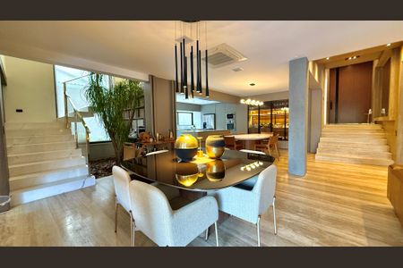 Casa de condomínio à venda com 500m², 4 quartos e 4 vagasSala