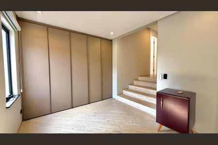 Casa de condomínio à venda com 500m², 4 quartos e 4 vagasCorredor