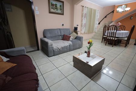 Casa à venda com 100m², 4 quartos e 2 vagasSala