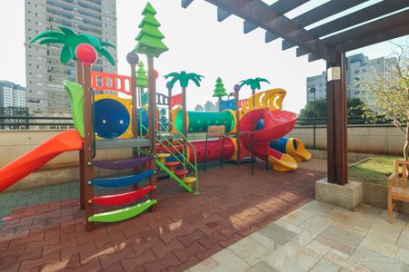 Apartamento à venda com 135m², 3 quartos e 2 vagasÁrea comum - Playground 