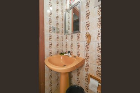 Casa à venda com 169m², 4 quartos e 2 vagasBanheiro 2