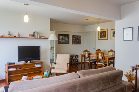 Apartamento para alugar com 75m², 2 quartos e 1 vagaSala