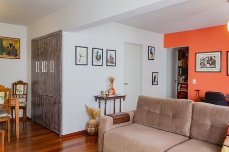 Apartamento para alugar com 75m², 2 quartos e 1 vagaSala