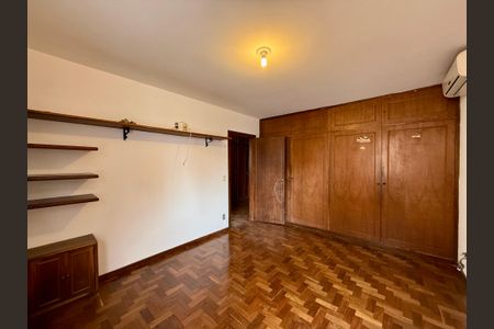 Casa à venda com 491m², 4 quartos e 6 vagasQuarto 2