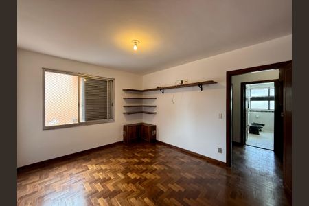 Casa à venda com 491m², 4 quartos e 6 vagasQuarto 2