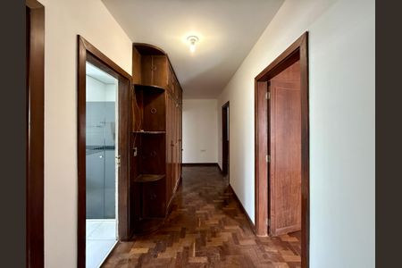 Casa à venda com 491m², 4 quartos e 6 vagasCorredor Quartos