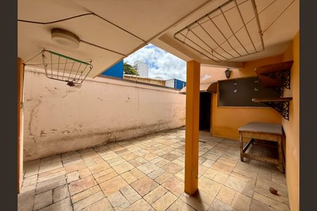 Casa à venda com 491m², 4 quartos e 6 vagasQuintal de Serviço