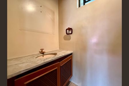 Casa à venda com 491m², 4 quartos e 6 vagasBanheiro 2 Salão Superior