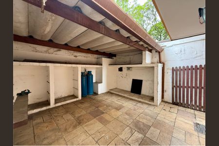 Casa à venda com 491m², 4 quartos e 6 vagasQuintal de Serviço