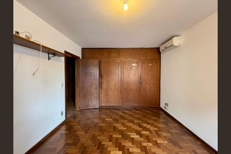 Casa à venda com 491m², 4 quartos e 6 vagasQuarto 2