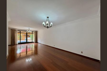 Casa à venda com 491m², 4 quartos e 6 vagasSala
