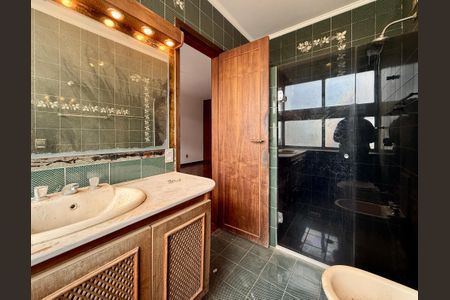 Casa à venda com 491m², 4 quartos e 6 vagasBanheiro Suíte 1