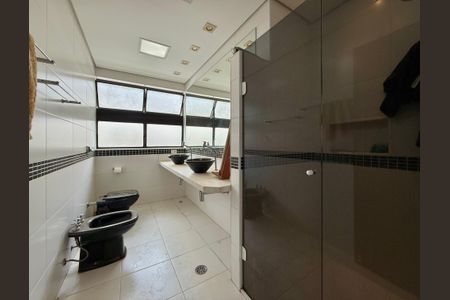 Casa à venda com 491m², 4 quartos e 6 vagasBanheiro Social