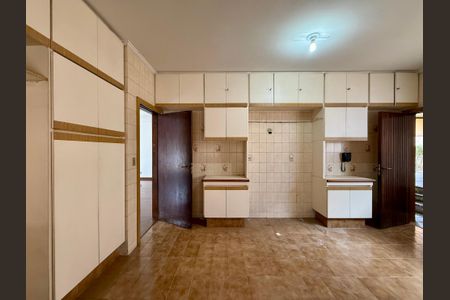 Casa à venda com 491m², 4 quartos e 6 vagasCozinha