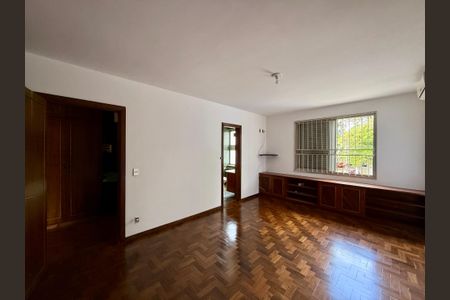 Casa à venda com 491m², 4 quartos e 6 vagasSuíte 1