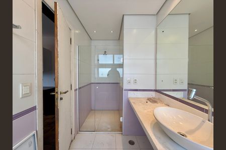 Casa à venda com 491m², 4 quartos e 6 vagasBanheiro Suíte 2