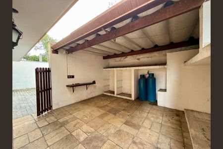 Casa à venda com 491m², 4 quartos e 6 vagasQuintal de Serviço