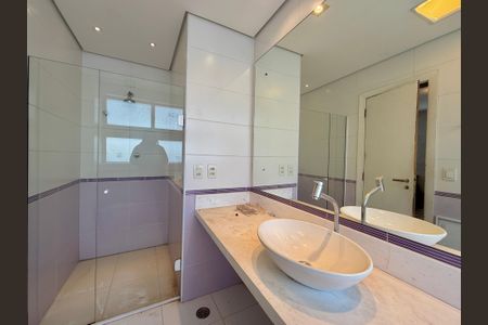 Casa à venda com 491m², 4 quartos e 6 vagasBanheiro Suíte 2