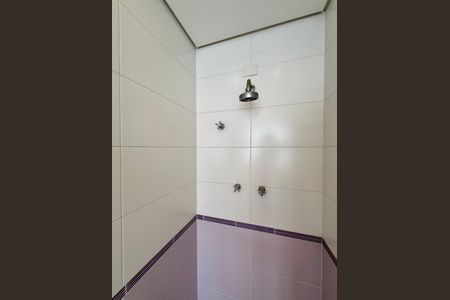 Casa à venda com 491m², 4 quartos e 6 vagasBanheiro Suíte 2